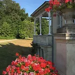 فندق مبيت وإفطار Chateau Vary 4*